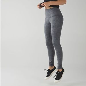 Lululemon dottie dash wunder under